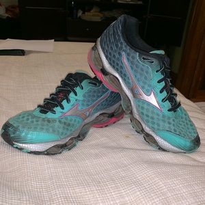 Mizuno Wave Prophecy 4 - Mint/Black - EUC